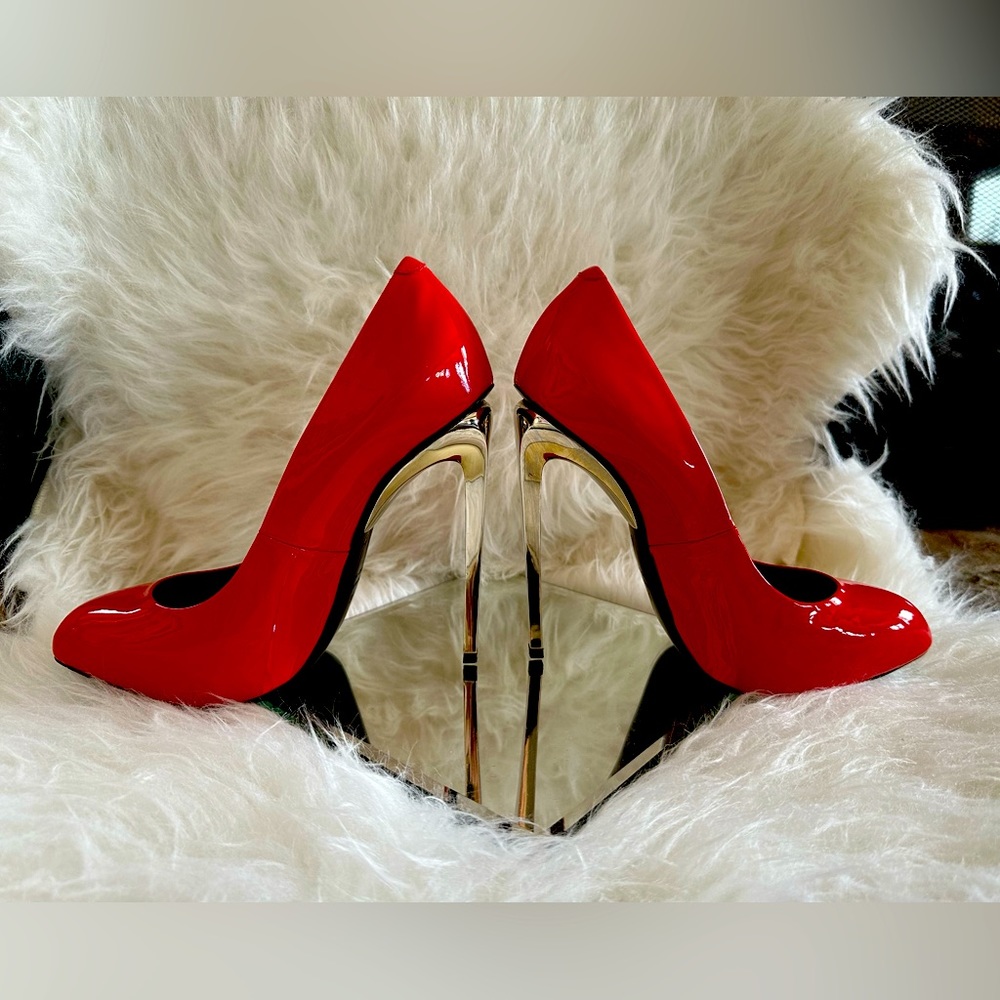 Red Giuseppe Zanotti Metal-Heel Patent Pumps size 38. NEVER WORN